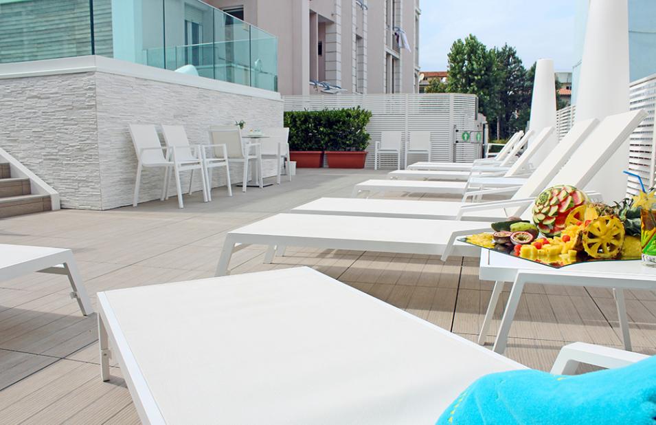 hotelvillapaola fr piscine-hotel-torre-pedrera 013