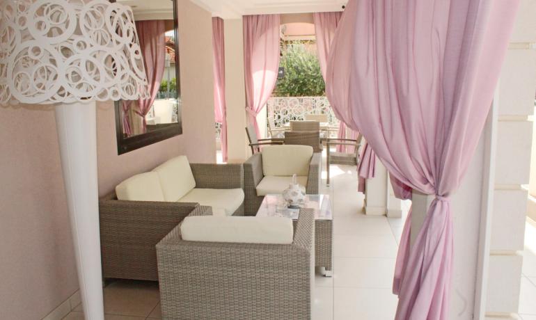 hotelvillapaola en july-offer-by-the-sea-vacation-in-hotel-with-pool-in-rimini-torre-pedrera 019