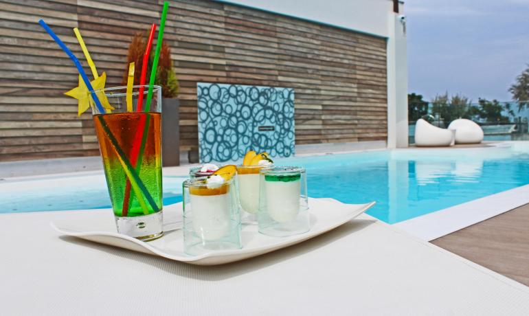 hotelvillapaola en the-summer-starts-the-holiday-starts-in-rimini-in-hotel-in-torre-pedrera-by-to-the-sea-with-pool 017